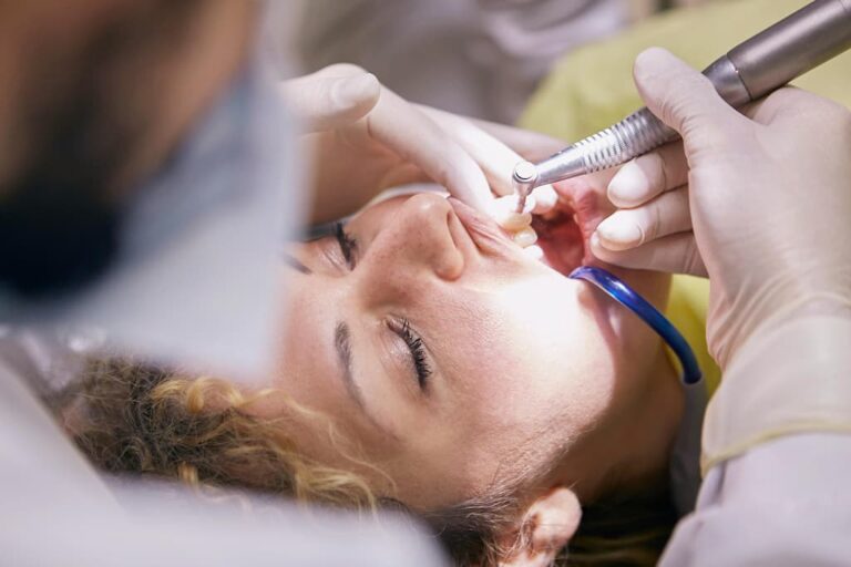 Стоматологічні інструменти: що повинен мати лікар-стоматолог
