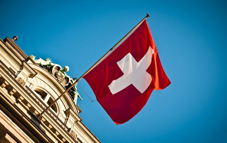 У Швейцарії готують референдум, який заборонить санкції проти Росії