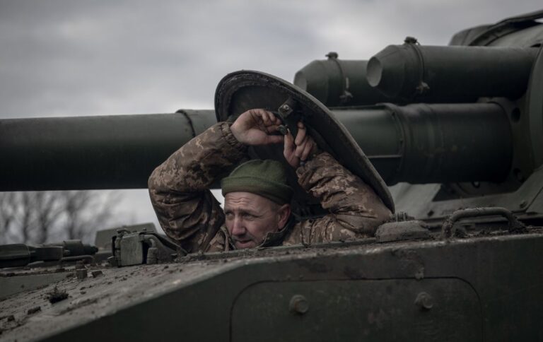 Українські воїни відбили штурм Новомихайлівки та знищили ворожі танки (відео)