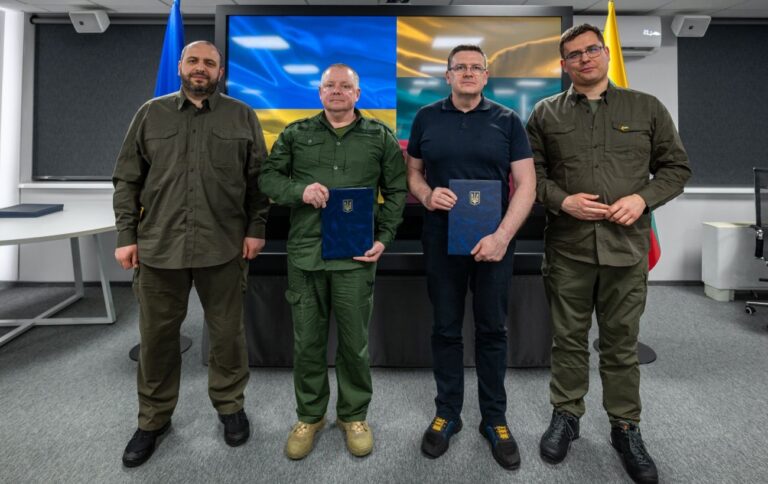 Умєров зустрівся з міністром оборони Литви, обговорили коаліції з розмінування та дронів