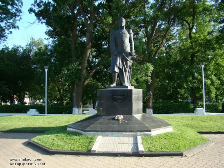 В Ізмаїлі демонтують пам’ятник російському генералу Тучкову, зі встановленням якого виникли проблеми
