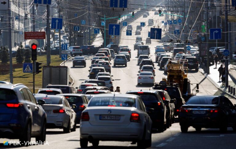 В Києві та Дніпрі збільшили дозволену швидкість руху авто: список вулиць