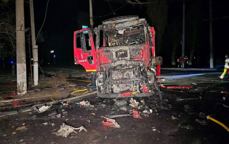 З’явилися фото і відео наслідків удару “Шахедів” по Харкову