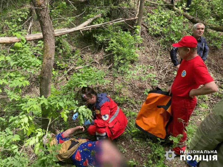 В Одеській області врятували бабусю, яка три дні тому пропала у лісі (відео)