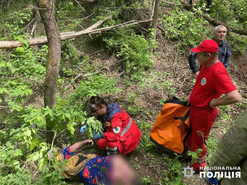 В Одеській області врятували бабусю, яка три дні тому пропала у лісі (відео)