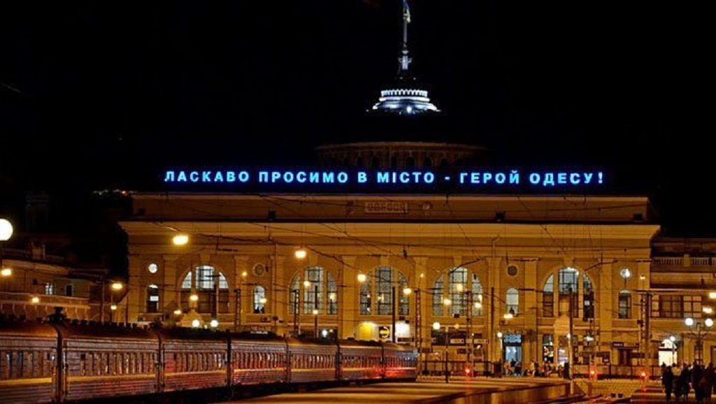 «Укрзалізниця» вимикає підсвітку Одеського та інших великих вокзалів: названо причину