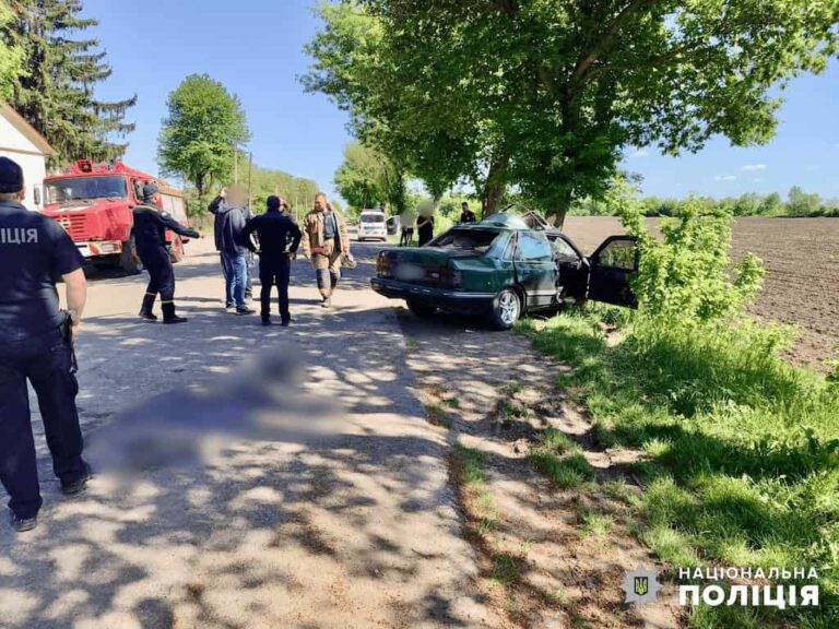 Смертельна ДТП на Одещині: “Ford” влетів у дерево, постраждала 5-річна дитина