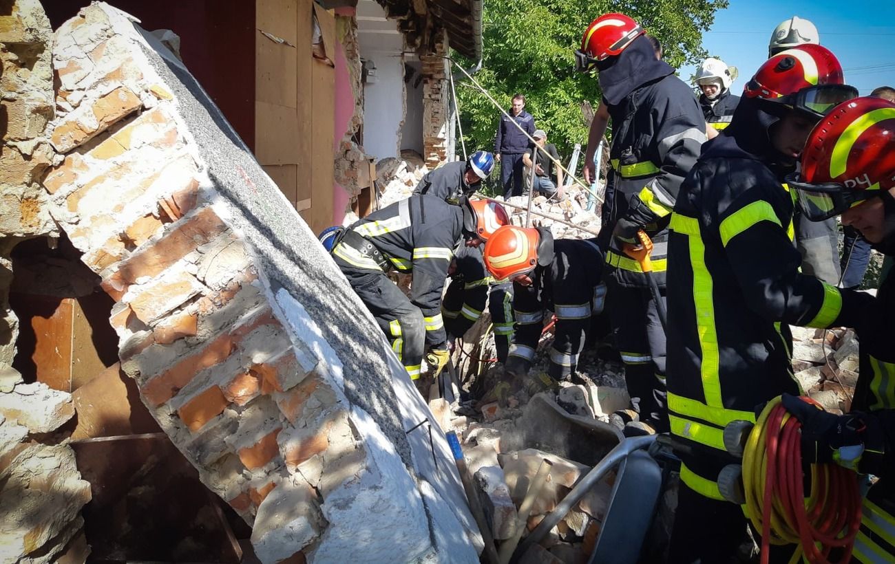 Будинок обвалився у Львівській області – з-під завалів дістали тіло дитини