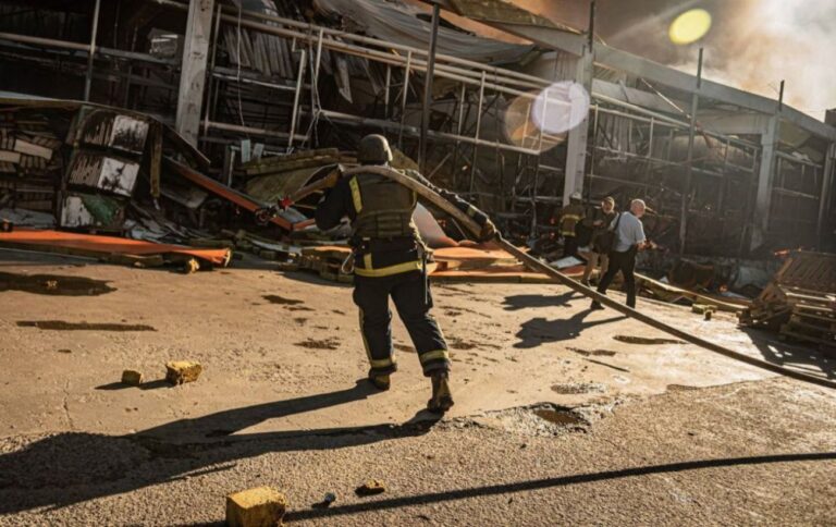 Обстріл Епіцентру в Харкові 25 травня – зниклими безвісти вважають 17 людей