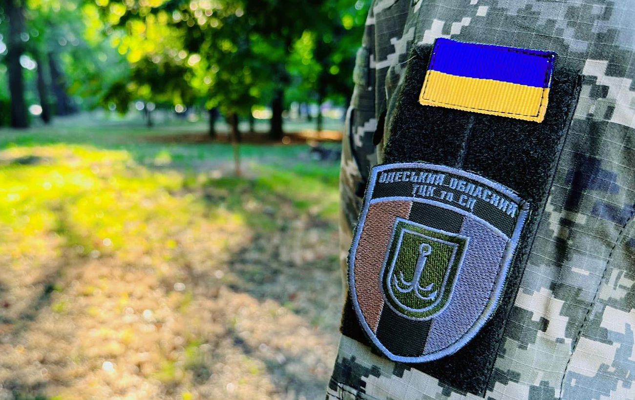 Одеський обласний ТЦК відреагував на побиття дівчини біля відділку поліції