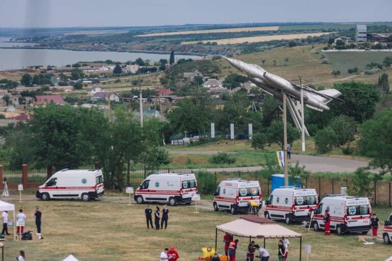 Під Одесою медики екстреної допомоги рятували велику кількість «постраждалих від вибуху» (відео)