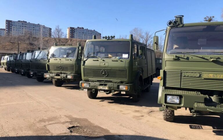Інтерпайп Пінчука передав військовим 227 автівок