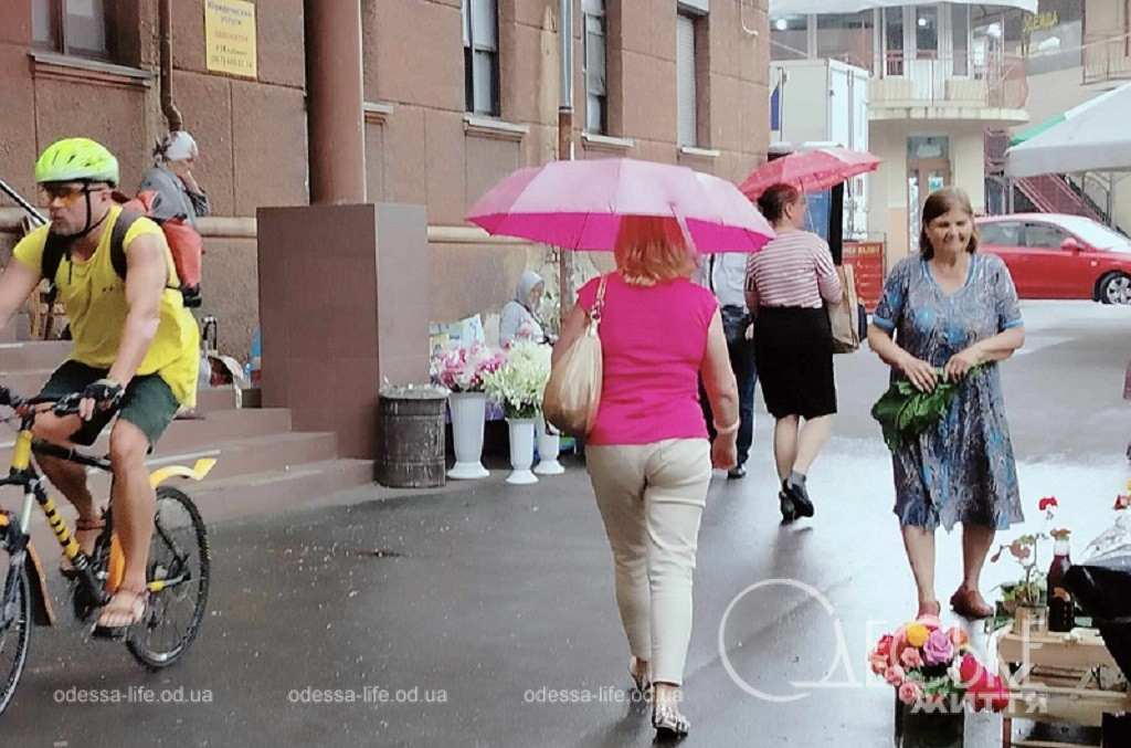 Червень по-одеськи: трохи дощить, трохи гримить (фоторепортаж)