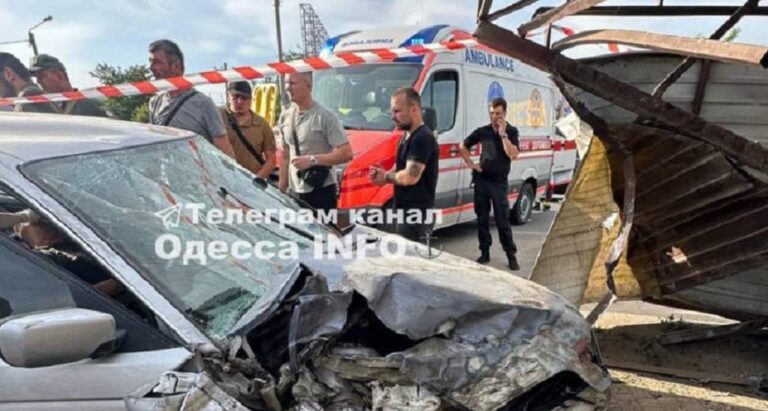 У «Рів’єри» BMW зніс натовп людей на «зебрі»: що відомо (відео, фото)