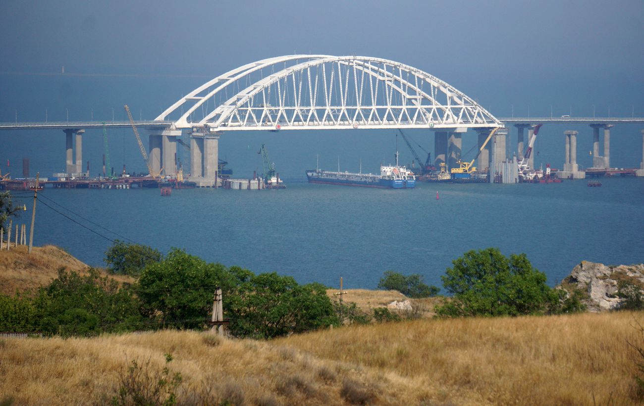 Кримський міст знищувати немає великого сенсу