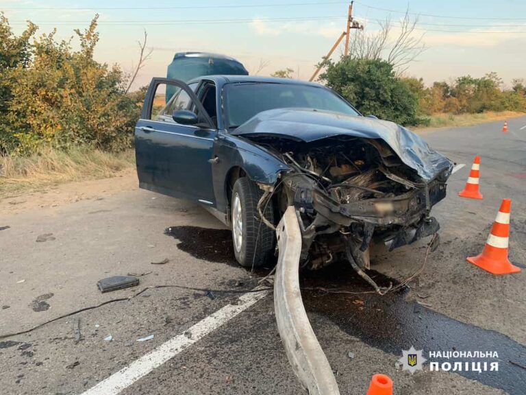 В Одеській області зіткнулися “Rover” і “BMW”: серед постраждалих 6-річна дитина