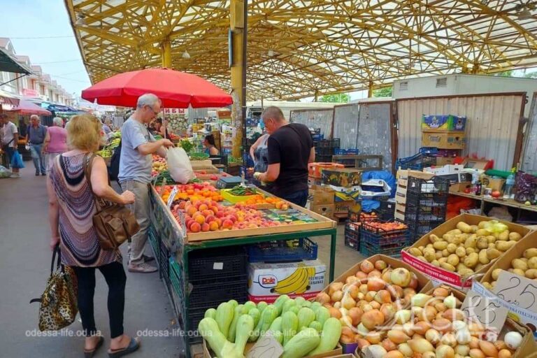 Ціни на липневому Привозі: спочатку вода, потім все інше