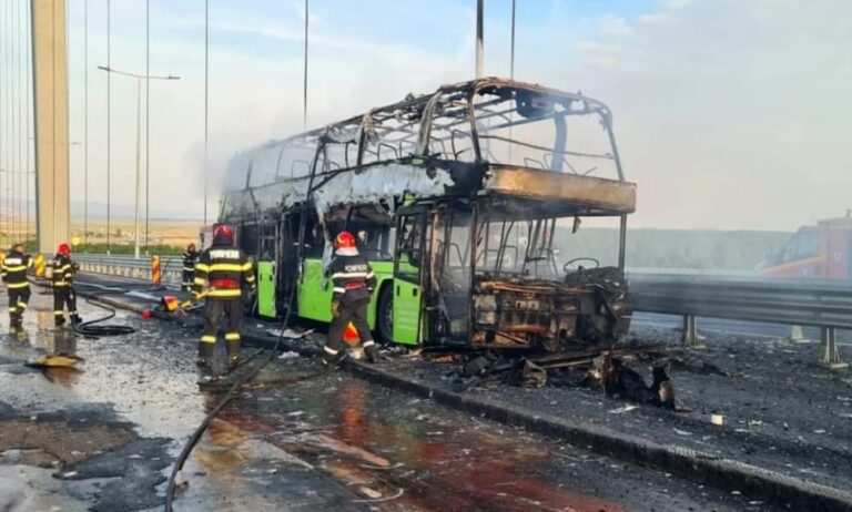 На мосту через Дунай згорів пасажирський автобус Одеса-Софія (фото)