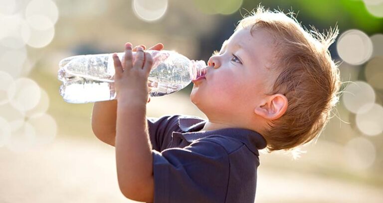 Важность воды для развития и роста детей