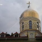 В Одесі від влучання блискавки спалахнув купол монастиря (фото, відео)