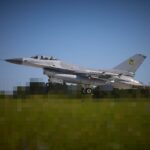 Літаки F-16 представили в Україні офіційно: один зняли над Одесою (відео)