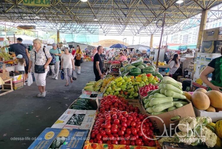 Ціни на Привозі на початку серпня: «Спочатку скуштуйте, потім побалакаємо»