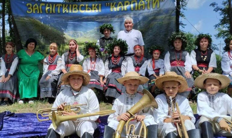 Маленькі майстри великої музики: у Загніткові грає дитячий духовий оркестр