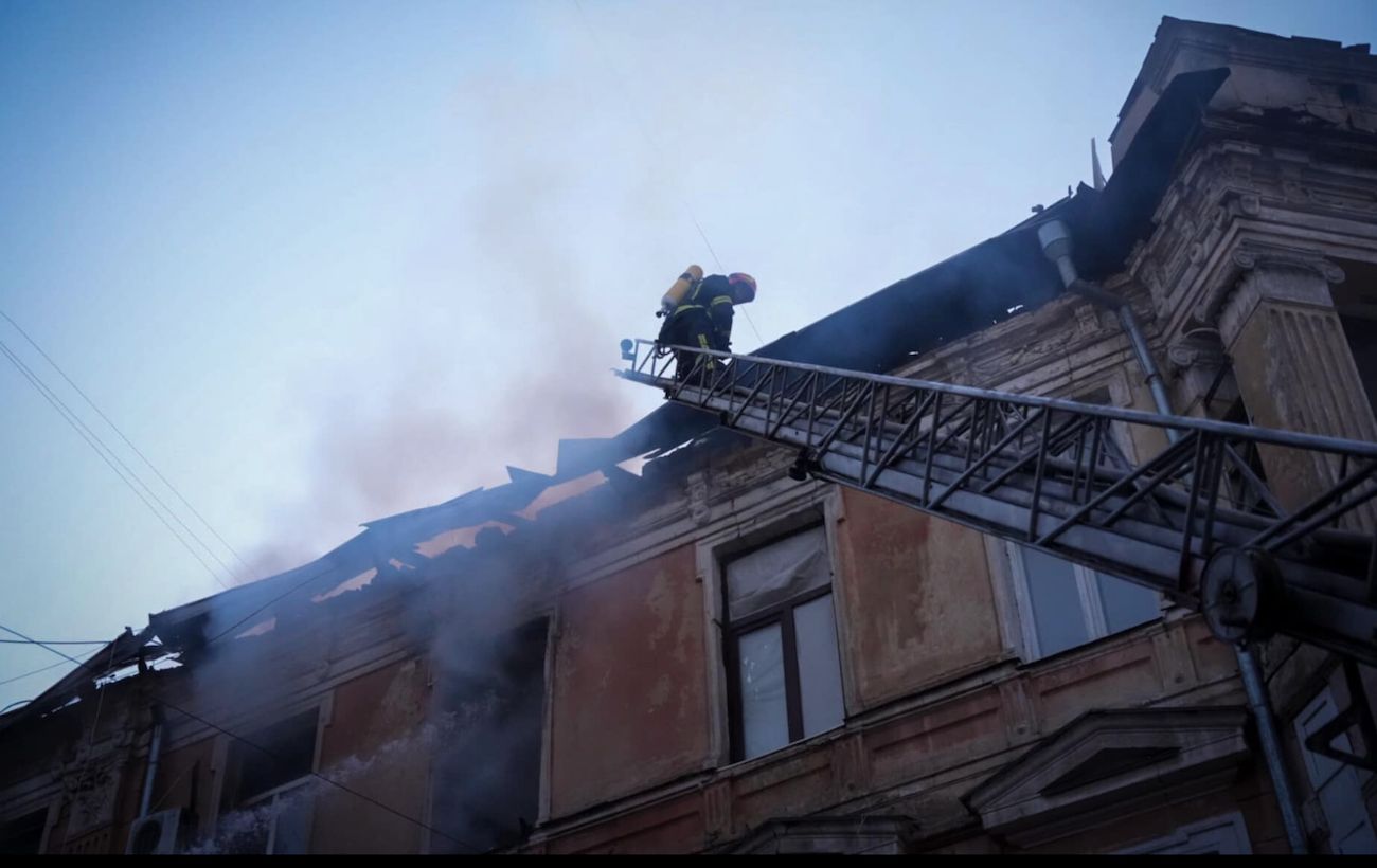 Пожежа в Одесі спалахнула під час ракетної атаки з боку Росії