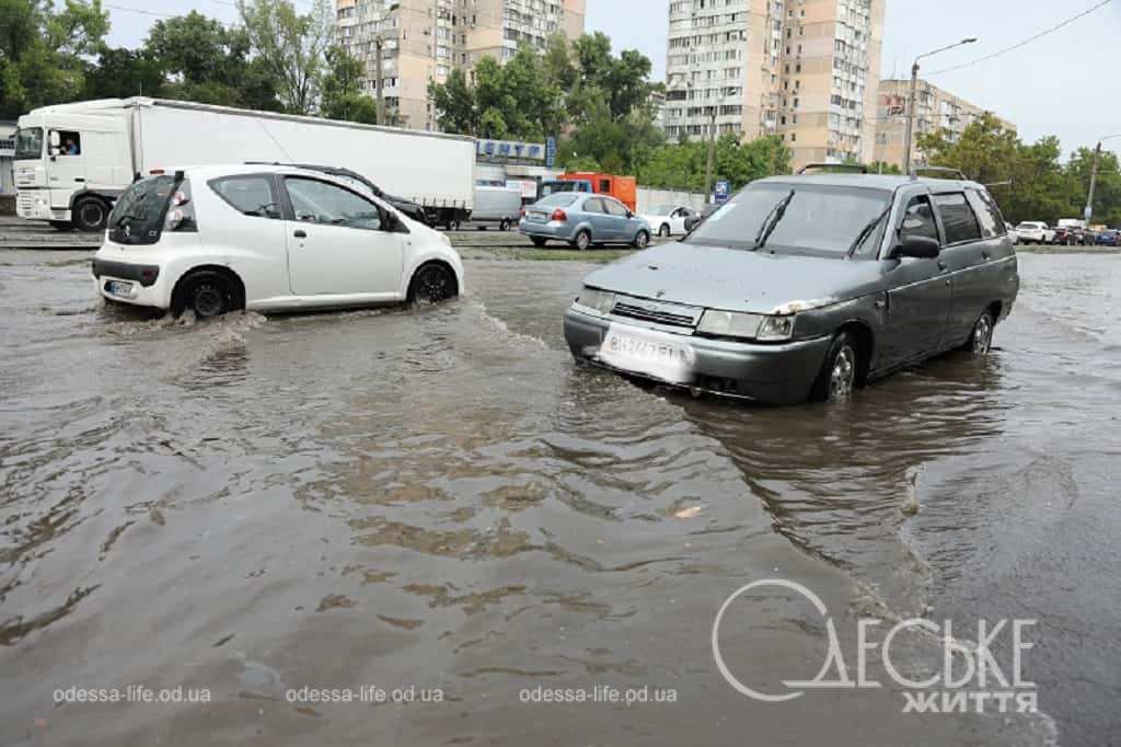 Одеська вулиця Балківська після вересневої зливи (фоторепортаж)