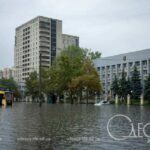 В Одесі на Балківській потонули авто і трамваї (фоторепортаж)