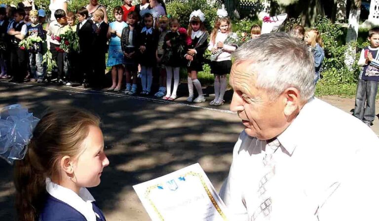 В Одеській області 87-літній пенсіонер знову пішов до школи 