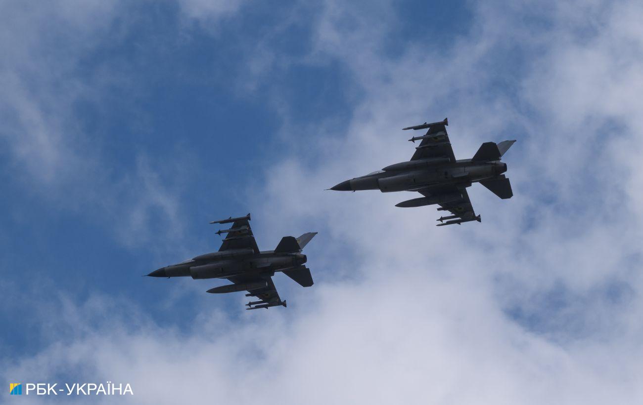 США можуть дати Україні Joint Standoff Weapon для F-16