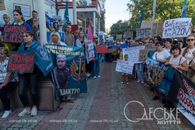 В Одесі рідні полонених протестували біля офісу Червоного Хреста (фоторепортаж)