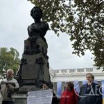 В Одесі біля пам’ятника Пушкіну пройшов пікет проти його знесення (фото, відео)