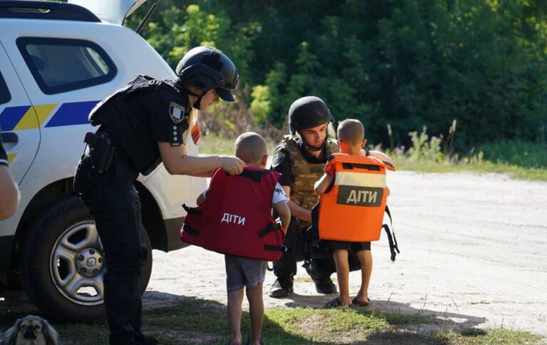 Примусова евакуація в Сумській області – дітей з батьками вивезуть із 90 населених пунктів