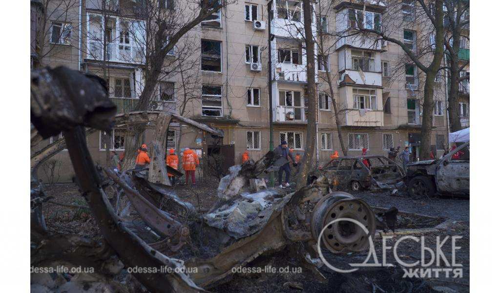 На проспекті Шевченка відремонтують ще один житловий будинок, постраждалий від удару дронів