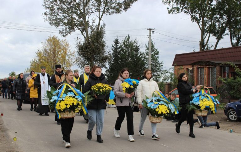 Священники УПЦ МП у селі Віднів влаштували скандал на похороні військового – фото, відео