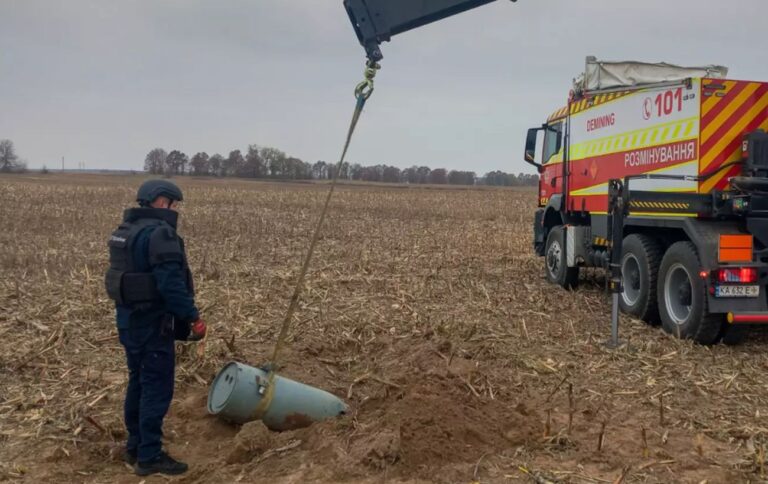 Бойова частина ракети Х-101 знешкоджена у Київській області – фото