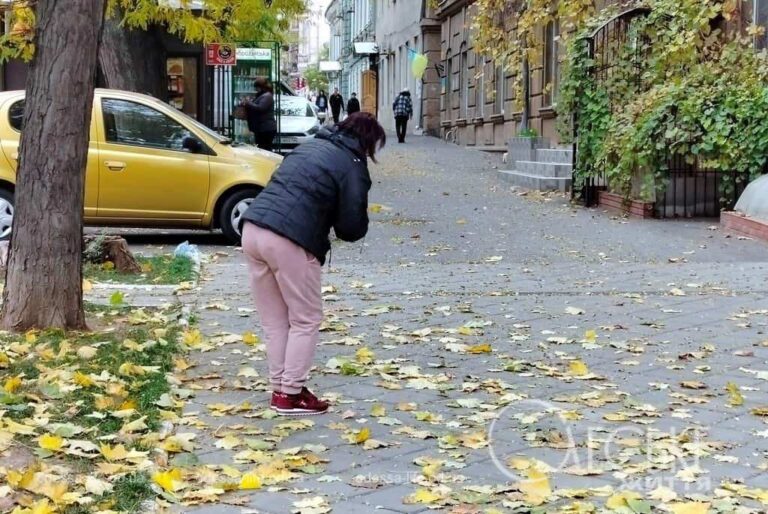 Час збирати листя: як розпочався листопад в Одесі (фоторепортаж)