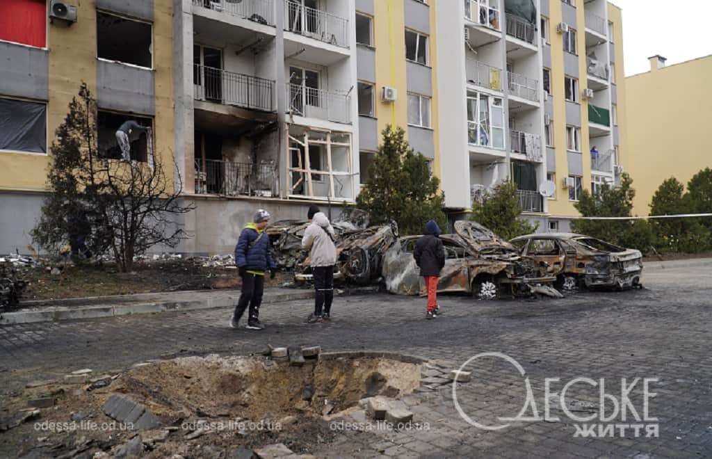 Зруйновані будинки, згорілі авто: як постраждали одесити після нічної атаки дронами 9 листопада (фоторепортаж)