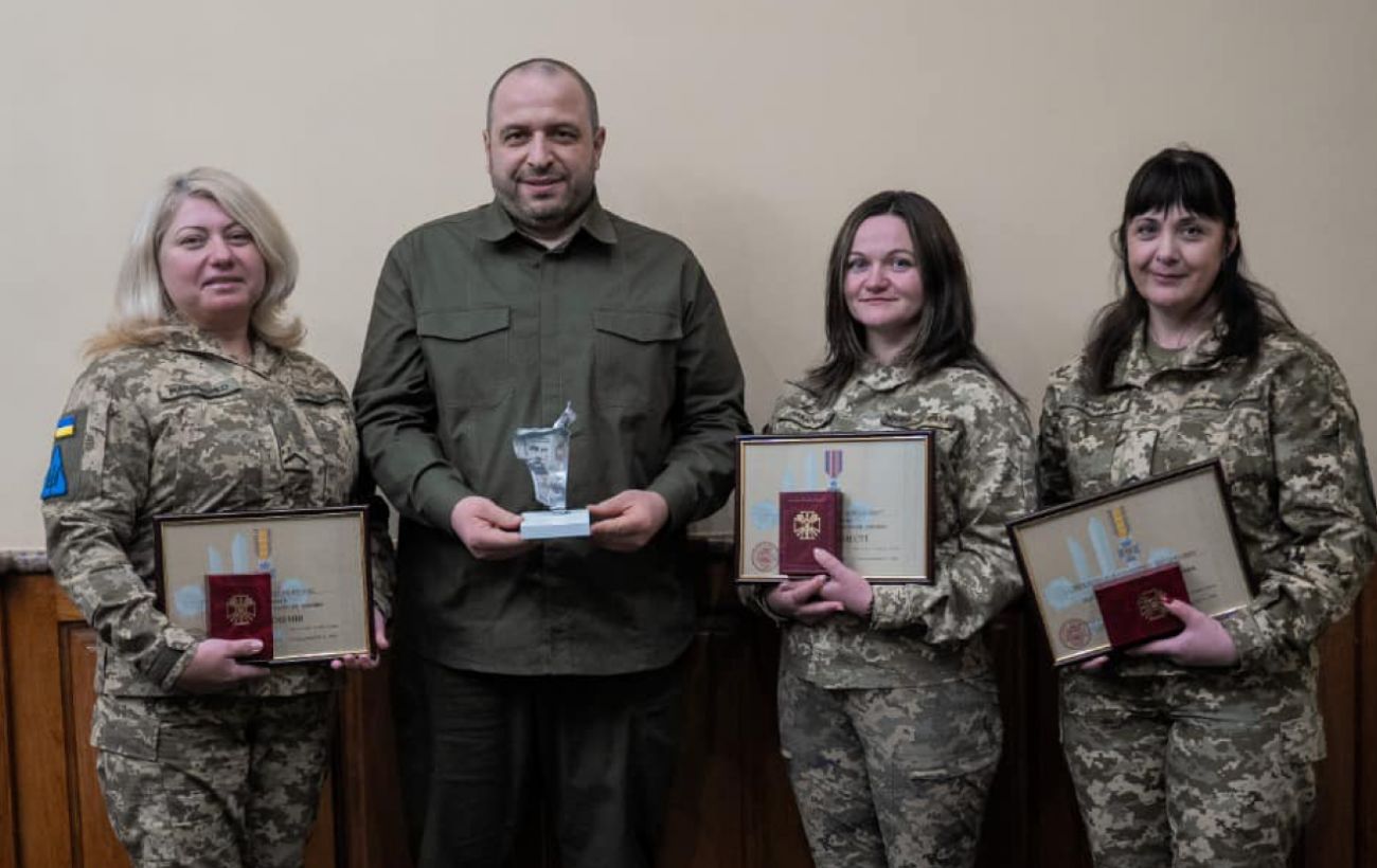 Умєров нагородив Наталію Грабарчук та ще двох захисниць України