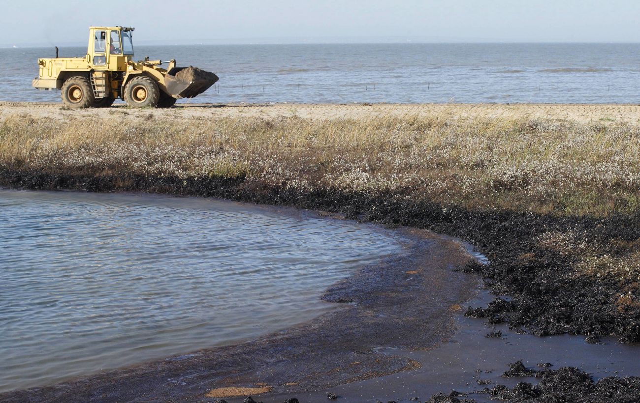 Мазут із затонулих російських танкерів може досягти Азовського моря