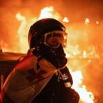 Протести у Грузії – поліцейські відігнали людей від парламенту і жорстко їх затримують