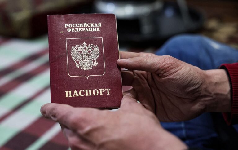 Росіяни на ТОТ позбавлять права на проживання українців, що відмовляються від паспорта РФ