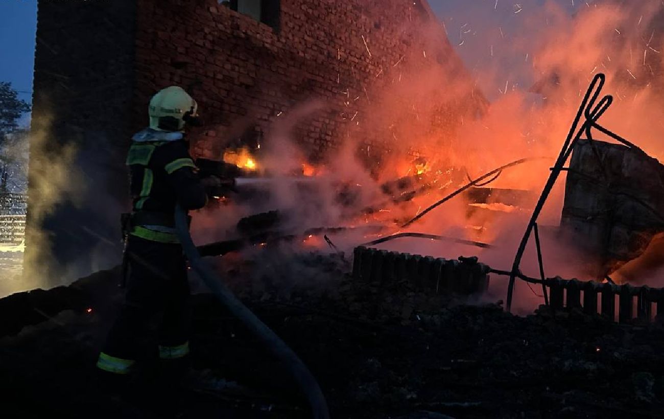 Пожежа в Івано-Франківській області 12 січня – згоріла гімназія, фото