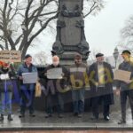 В Одесі пройшла акція проти демонтажу пам’ятника Висоцькому