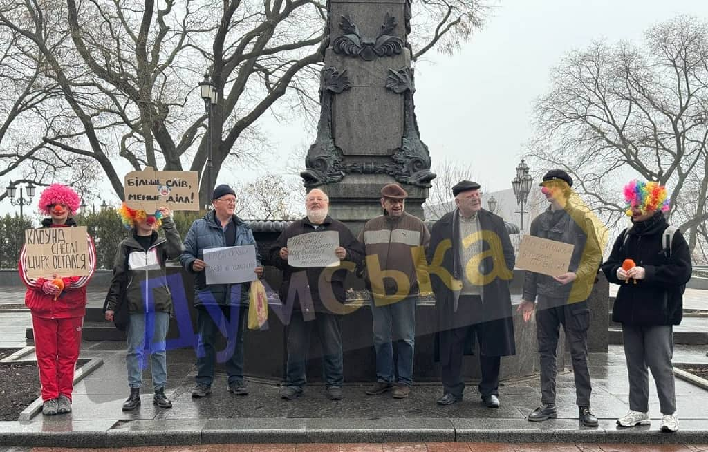 В Одесі пройшла акція проти демонтажу пам’ятника Висоцькому