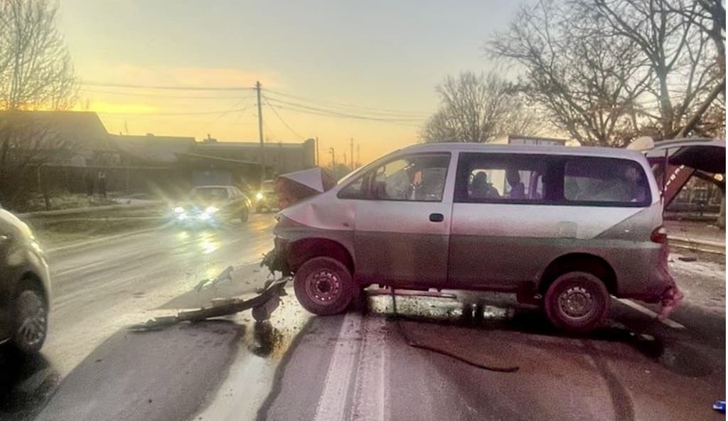 У селищі Авангард сталася потрійна ДТП