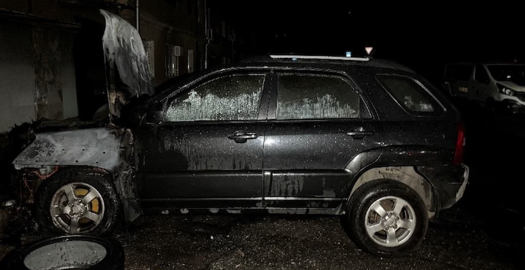 В Одесі молоді дівчата підпалювали авто