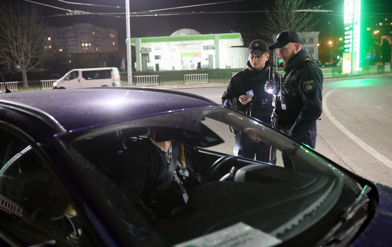 Підробка документів і прав в Україні карається Кримінальним кодексом – штраф і покарання водіїв